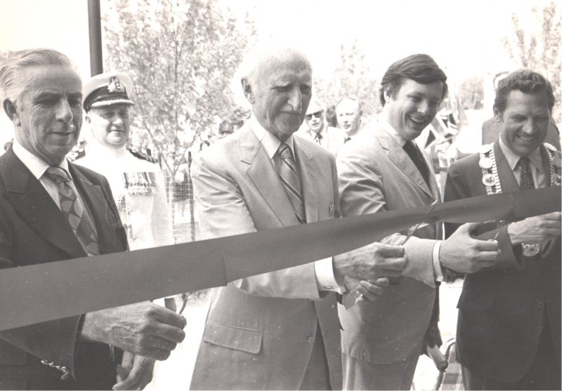 bill_ribbon_cutting.jpg
