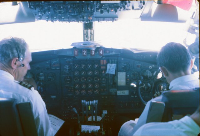 qantas707_200.jpg