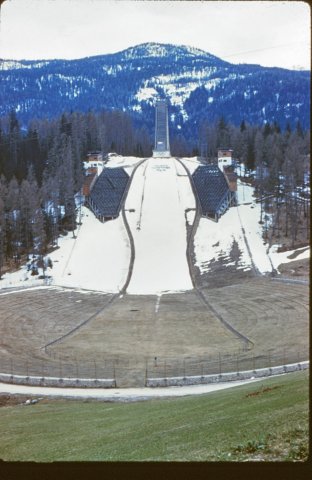 cortinaskijump.jpg