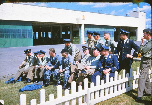 penholdinstructors2germanofficers.jpg